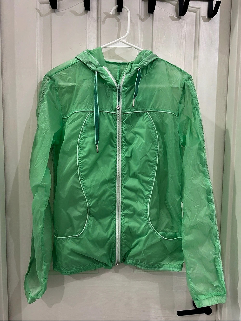 Lululemon Hooded windbreaker Jacket lightweight vented mint Green sz 6